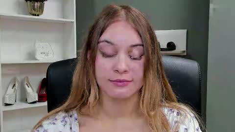 Snapshot of playgirl_valeria chatting on October 22, 9:42 pm Valeria online show from October 22, 9:42 pm