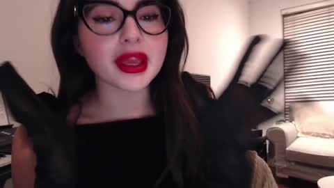 Mary online show from December 24, 8:05 pm