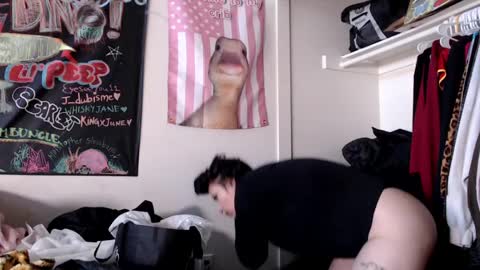 pleasantdinosaurus7537 online show from September 25, 12:10 am