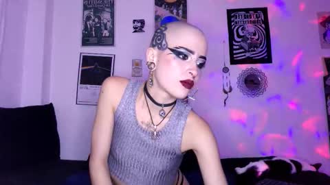    online show from October 25, 2:52 am