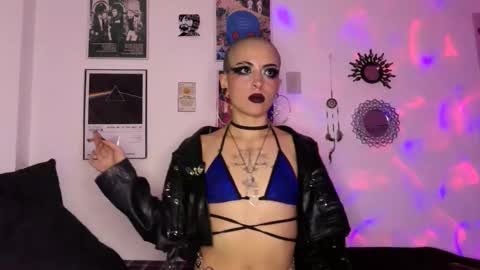    online show from October 21, 2:15 am