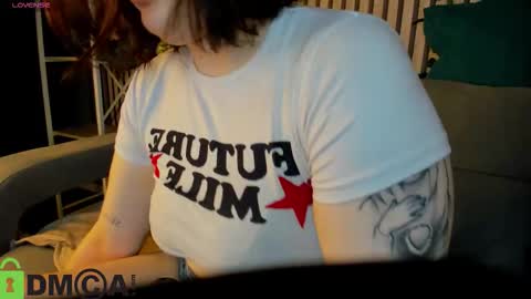 Polly online show from December 3, 1:41 am