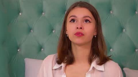 Polly online show from November 24, 6:32 pm