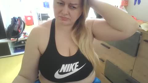 MelissOfficial online show from April 16, 9:09 am