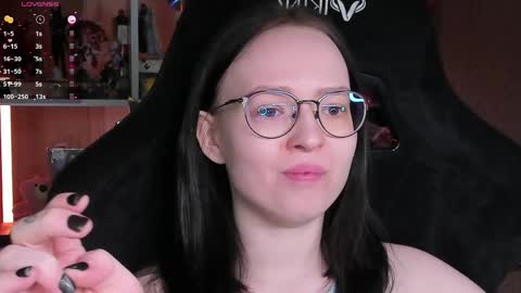 Robyn online show from April 7, 4:53 pm