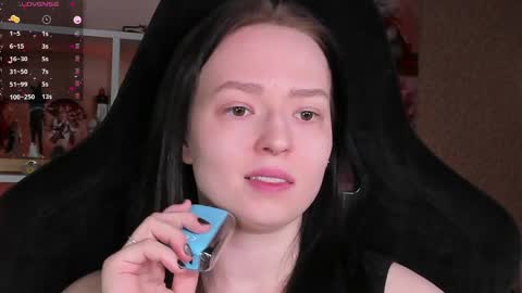 Robyn online show from April 5, 4:17 pm