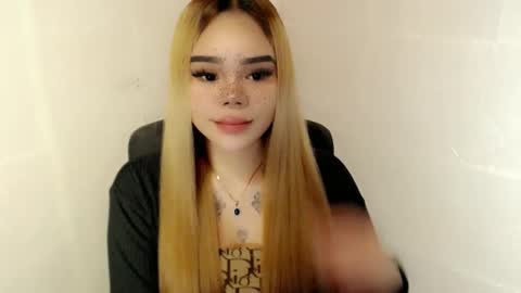 MAXXINE online show from January 17, 7:05 am