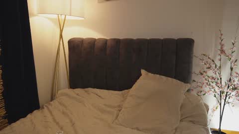 pretty_goddess online show from July 2, 3:06 am