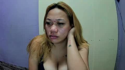 pretty_lyn08 online show from February 14, 7:05 pm