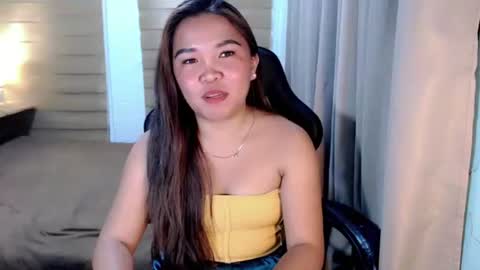 pretty_pharsa online show from April 15, 11:11 am