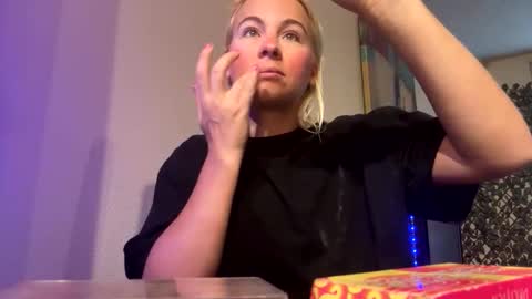 Missy  Jack online show from April 19, 2:39 pm