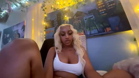 Snapshot of prettyblackgal chatting on October 10, 3:55 am prettyblackgal online show from October 10, 3:55 am