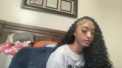 prettyfacefemale online show from March 8, 7:23 am