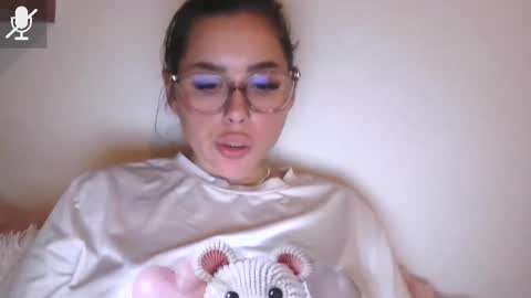 prettyjulliette online show from November 6, 7:31 pm