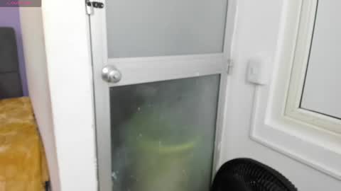 Mia online show from April 11, 6:30 am