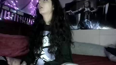 Holly love online show from December 5, 7:08 am