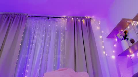    INDEPENDENT MODEL online show from March 22, 8:20 am