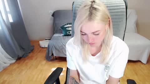 Polly online show from April 8, 6:26 am