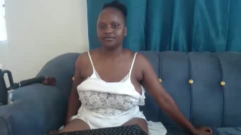 Essy online show from April 1, 1:41 pm