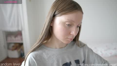 Snapshot of pureangeldolores chatting on October 31, 11:14 am i dont do shows for free. watching here silently and waiting for me to start showing you something for free is useless online show from October 31, 11:14 am