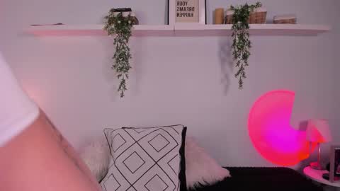 Snapshot of purplemoon_1 chatting on September 17, 12:03 pm Chloe online show from September 17, 12:03 pm