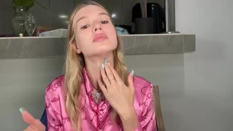 Lina online show from March 1, 3:50 am