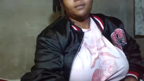 queen2302 online show from May 7, 9:46 am