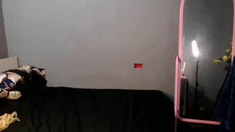 queen_ara21 online show from March 6, 9:10 pm