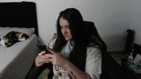 Queen Val online show from April 12, 2:14 am