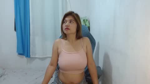 queen online show from February 11, 6:33 pm