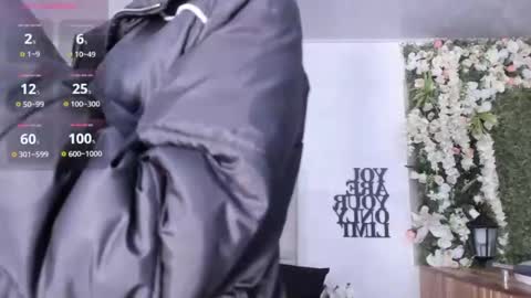 QUEENJEENN online show from January 20, 3:18 pm