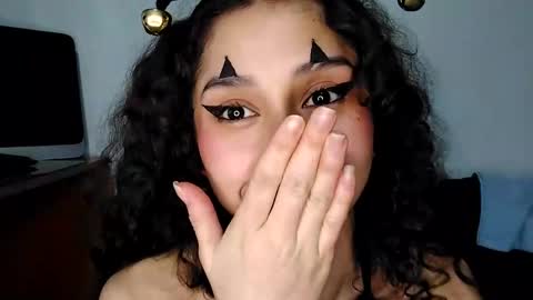 QUEENJEENN online show from October 31, 7:23 am