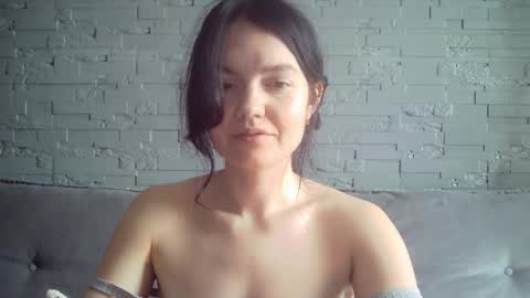 QueenOfModels online show from April 28, 5:22 am