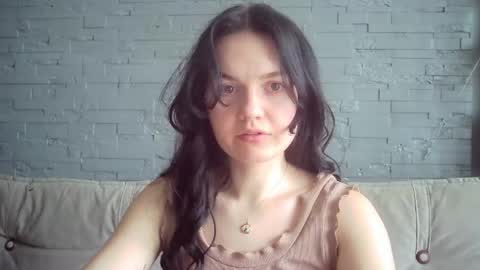 QueenOfModels online show from April 22, 10:45 am