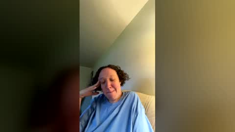 queenreese262370 online show from May 5, 10:02 pm