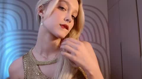 Serena XoXo online show from June 4, 1:26 pm