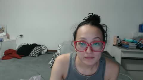 queensofiaqueen online show from April 11, 12:31 pm