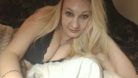 qwertyui online show from March 7, 11:45 pm