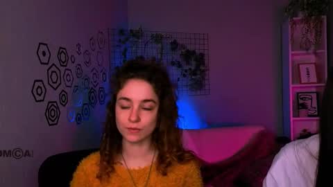 rachel_bloom__ online show from November 25, 1:24 pm