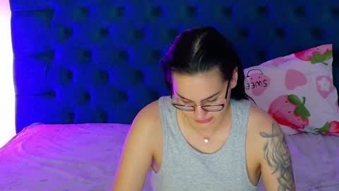 Snapshot of raeeamber_ chatting on October 24, 6:42 am sweet peach online show from October 24, 6:42 am