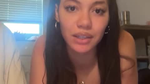 raevynfoxe online show from April 24, 9:28 pm