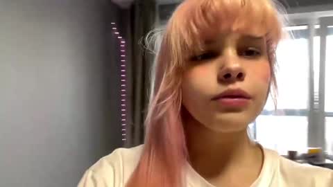 Eshly online show from April 15, 10:27 am