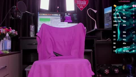 Snapshot of raissa_sky26 chatting on December 5, 2:42 am Laura online show from December 5, 2:42 am