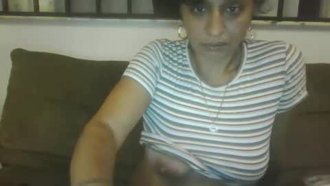 Random girl on sofa online show from May 13, 9:04 am