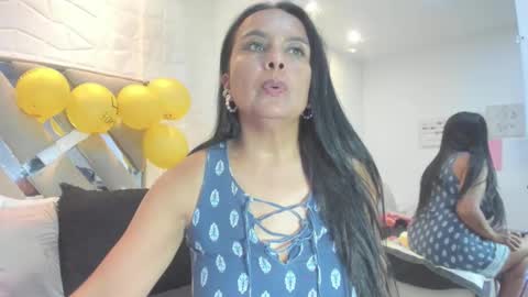 Raquel Moore  online show from January 5, 5:38 pm