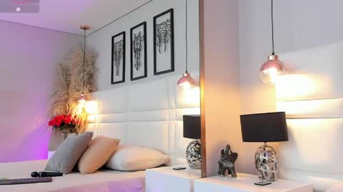 raquel Hyde online show from April 13, 9:04 pm