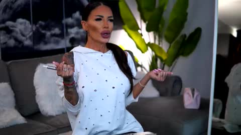 Raquelle online show from September 26, 7:17 am