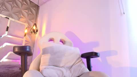 Snapshot of rave_paradise chatting on September 20, 12:25 pm   online show from September 20, 12:25 pm