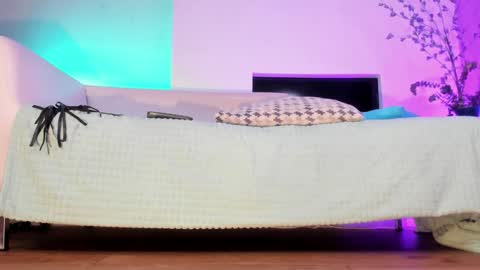 Snapshot of rave_paradise chatting on December 7, 12:24 pm   online show from December 7, 12:24 pm