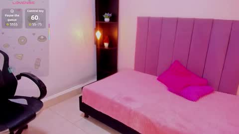 raven_loove online show from February 17, 9:36 pm